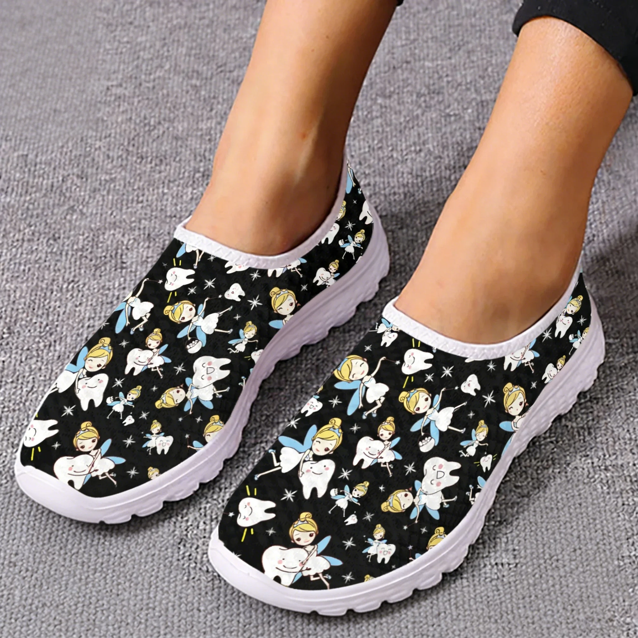Cute Cartoon Nurse Elf/Teeth M - Men'S Shoes For Tennis のレビューと価格