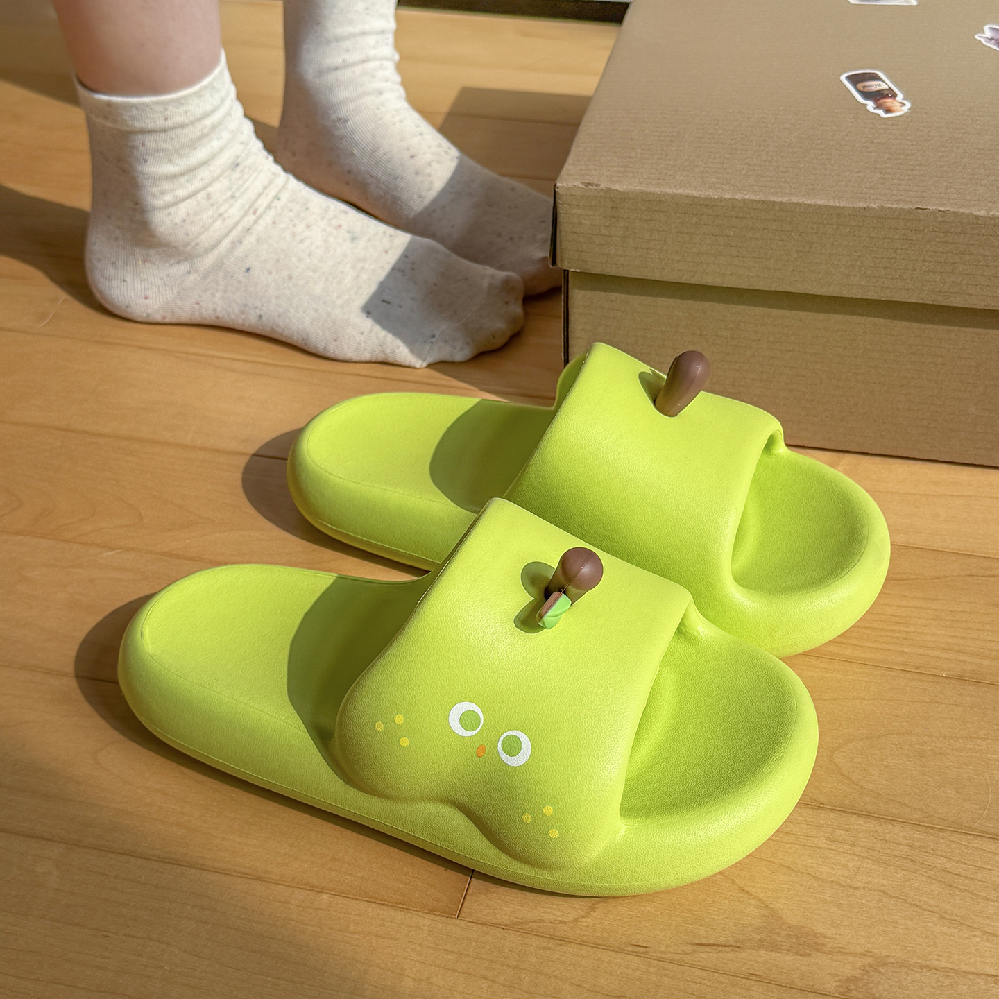 SHAJI Women Cute Pineapple Clo - Men Shoes On Cloud のレビューと価格
